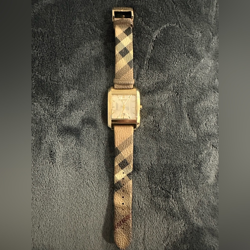 Burberry watch like new